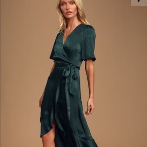 NWT Lulus emerald green satin midi dress